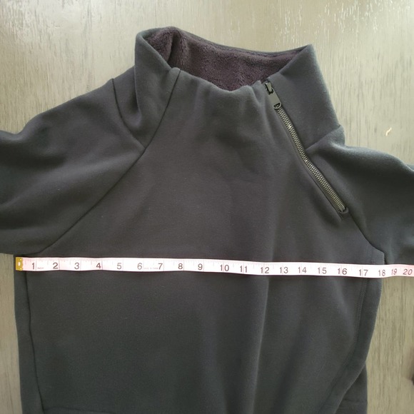 Athleta Cozy Karma Asym Pullover Fleece Sweatshirt Black Size S Petite - Picture 13 of 13